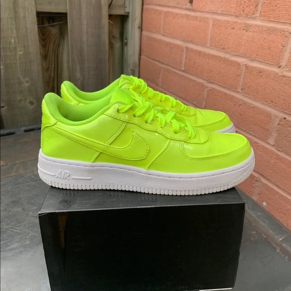 NIKE AIR FORCE 1 '07 LV8 UV VOLT price €95.00